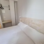 Beach Break Guesthouse - Self Check-In San Sebastian